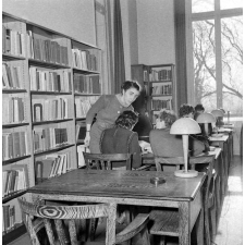 Centre de l'Enfance de Longchamp : la bibliothèque