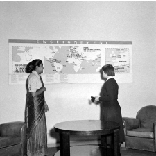 Centre de l'Enfance de Longchamp : exposition : carte présentant les bourses d'enseignement français à travers le monde