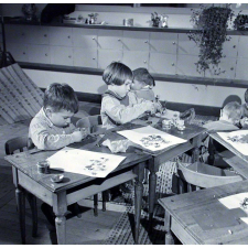 Ecole maternelle de Meudon : dessin collectif sur un thème musical.