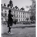 Lycée Victor Duruy : vue générale sur le parc et le bâtiment principal.