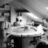 Centre National d'Enseignement Par Correspondance, Radio et Télévision. L'assemblage des fascicules de cours.