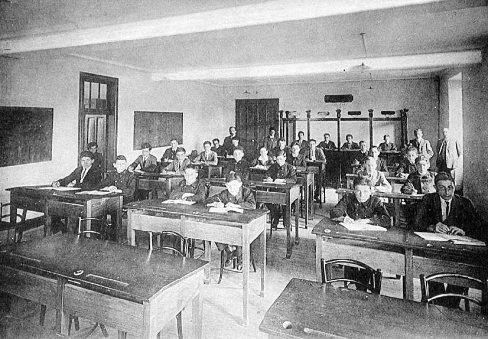 Ecole Nationale Professionnelle Jean Dupuy - Tarbes. 1928-1929. Industrie-Commerce-Hôtellerie.