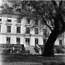 Lycée Victor Duruy : le perron du bâtiment principal.