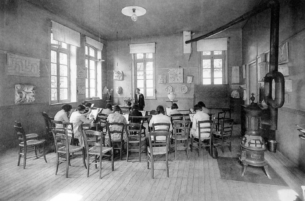 Lycée de Jeunes Filles - Roannne. Album du Cinquantenaire. 1933.