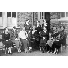 Ecole Primaire Supérieure de Jeunes Filles. Avesnes. 1932-1933. 