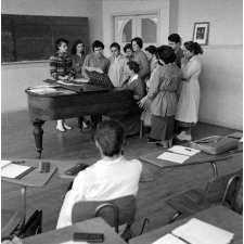 Lycée-pilote mixte de Montgeron. Une classe de musique.