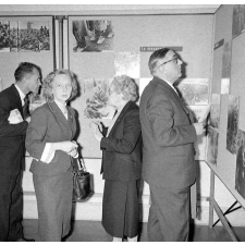 Exposition I.P.N. : inauguration officielle. La vie dans les camps de prisonniers.