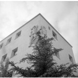 Ecole nationale d'enseignement technique de Montluçon : façade, motif sculptural