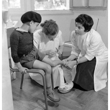 Colonie sanitaire de Montboissier : visite et soins médicaux