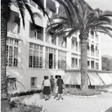 Sanatorium des étudiantes : Vence : Etudiantes dans le jardin