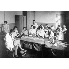 École Rachel - Fondation Léonard Rosenthal. Écoles d'Enseignement Technique gratuites - Section Féminine, 8 Rue Quinault - Paris.