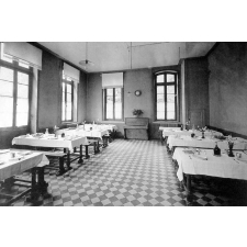 Lycée de Jeunes Filles - Roannne. Album du Cinquantenaire. 1933.