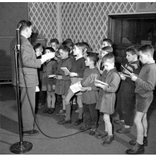 Radio scolaire : une chorale de garçons