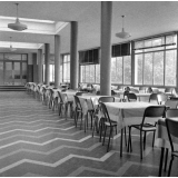 Lycée Le Verrier : le réfectoire.