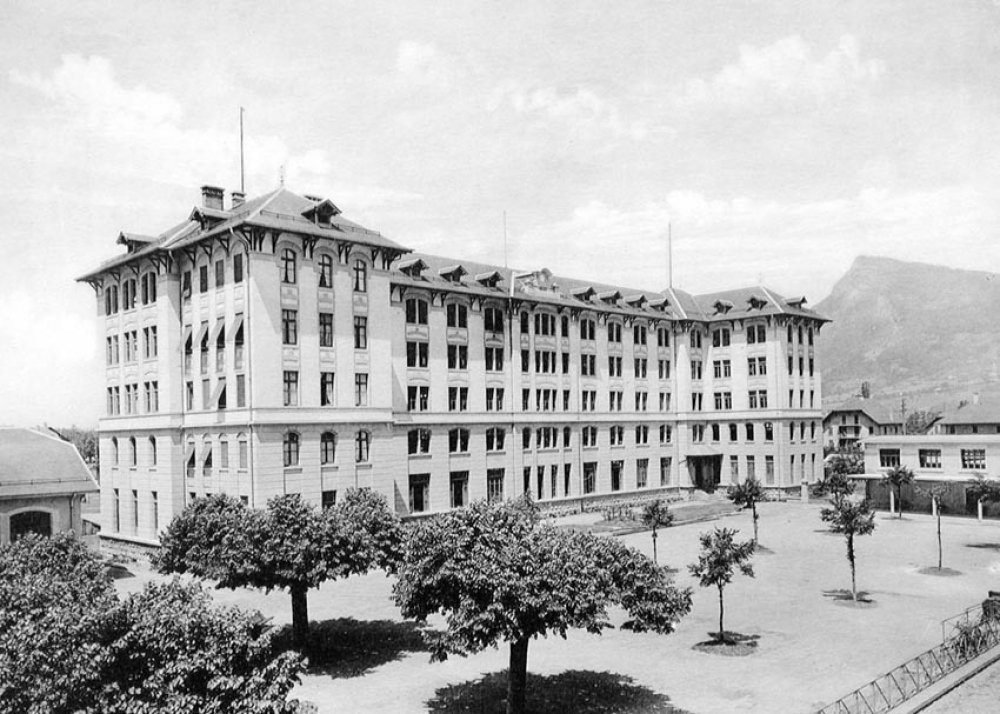 Ecole Nationale d'Horlogerie. Petite Mécanique - Électricité. Ecole Primaire Supérieure Préparatoire. Cluses (Haute-Savoie). 1937.