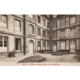 Evreux - Collège de Jeunes Filles - Cour extérieure.