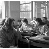Lycée-pilote mixte de Montgeron. Des élèves en activité dans une classe.