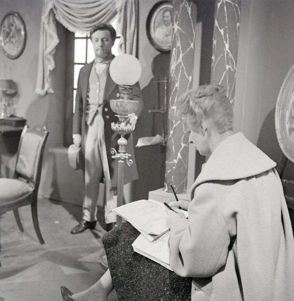 Télévision : Plateau Lhomond : Réalisation du film Marsay : La comédienne répète son texte