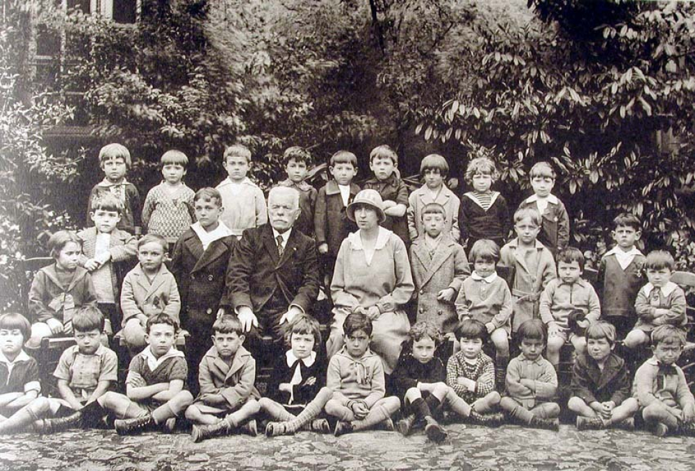 Souvenir des Noces de Diamant du Pensionnat Saint-Gilles - Moulins (Allier) Octobre 1853 - 20 Mai 1928.
