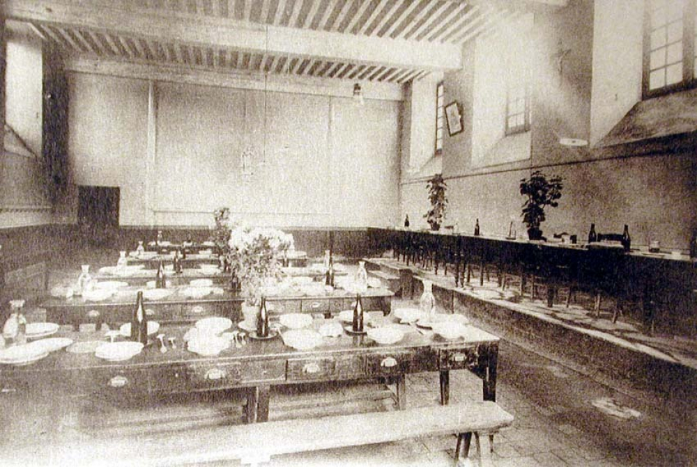 Souvenir des Noces de Diamant du Pensionnat Saint-Gilles - Moulins (Allier) Octobre 1853 - 20 Mai 1928.