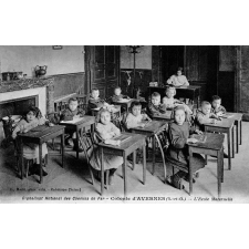 Orphelinat National des Chemins de Fer - Colonie d'Avernes (S.-&-O.) L'Ecole Maternelle.