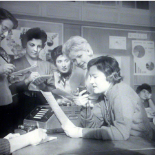 Collège-lycée technique Sophie Germain : l'enseignement commercial et le secrétariat.