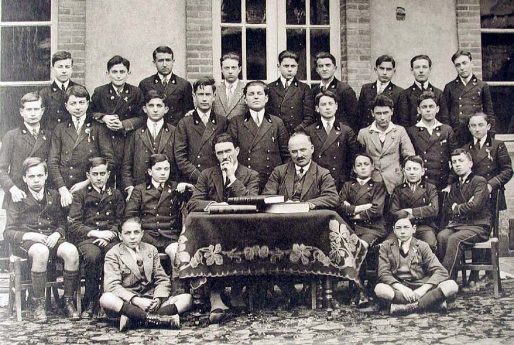 Souvenir des Noces de Diamant du Pensionnat Saint-Gilles - Moulins (Allier) Octobre 1853 - 20 Mai 1928.