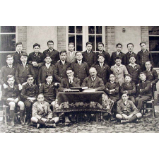 Souvenir des Noces de Diamant du Pensionnat Saint-Gilles - Moulins (Allier) Octobre 1853 - 20 Mai 1928.