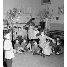 Ecole maternelle à Paris : mime sur un thème musical