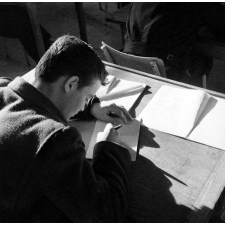 Institution publique d'éducation surveillée Saint-Maurice : Un élève appliqué sur ses cahiers de mathématiques
