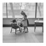 Ecole maternelle de Meudon : jeux. L'infirmière et le malade...
