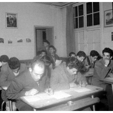 Cours de perfectionnement pour Nord-Africains : l'apprentissage du français