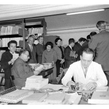 Centre d'accueil de l'I.P.N. : la bibliothèque.