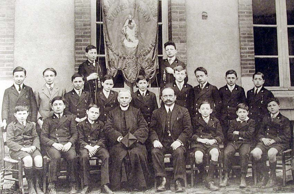 Souvenir des Noces de Diamant du Pensionnat Saint-Gilles - Moulins (Allier) Octobre 1853 - 20 Mai 1928.