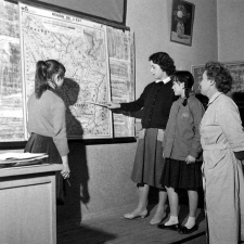 Ecole primaire, classe de Madame Hardy : la leçon de géographie régionale.