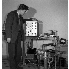 Ecole Nationale Supérieure d'Electrotechnique, d'Electronique et d'Hydraulique de Toulouse : l'oscillographe cathodique à haute tension.