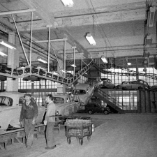Régie Renault : la chaîne de montage des Dauphines