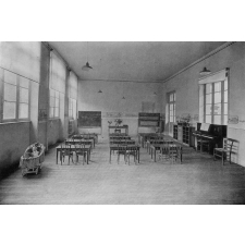 Lycée de Jeunes Filles - Roannne. Album du Cinquantenaire. 1933.