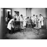 École Rachel - Fondation Léonard Rosenthal. Écoles d'Enseignement Technique gratuites - Section Féminine, 8 Rue Quinault - Paris.