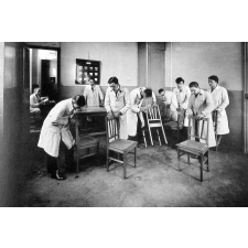 École Rachel - Fondation Léonard Rosenthal. Écoles d'Enseignement Technique gratuites - Section Féminine, 8 Rue Quinault - Paris.