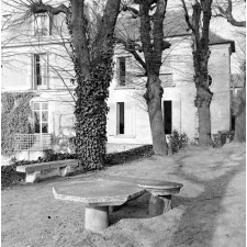 Exposition Jean-Jacques Rousseau : un domicile de l'auteur. La façade et le parc.