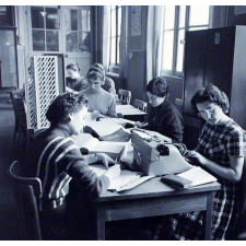 Collège-lycée technique Sophie Germain : la formation des secrétaires.