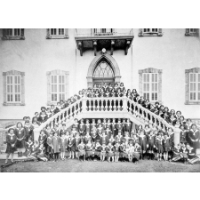 Institution Ste Anne des Soeurs de Besançon. Beyrouth. 1929-1930.