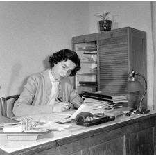 Collège d'enseignement technique pour jeunes filles. Le bureau de la surveillante générale.