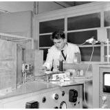 Ecole Nationale Supérieure de Mécanique et Aérotechnique : appareillage de rayons X pour cristallographie.