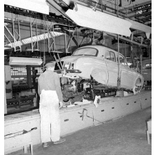 Régie Renault : la chaîne de montage des Dauphines