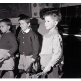 Enseignement musical. La répétition d'un orchestre d'élèves de maternelle. Les castagnettes.