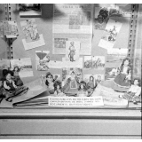 Correspondance scolaire internationale: Vitrine de poupées habillées