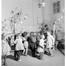 Ecole maternelle à Paris : mime sur un thème musical