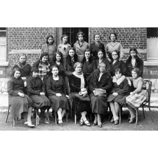 Ecole Primaire Supérieure de Jeunes Filles. Avesnes. 1932-1933.